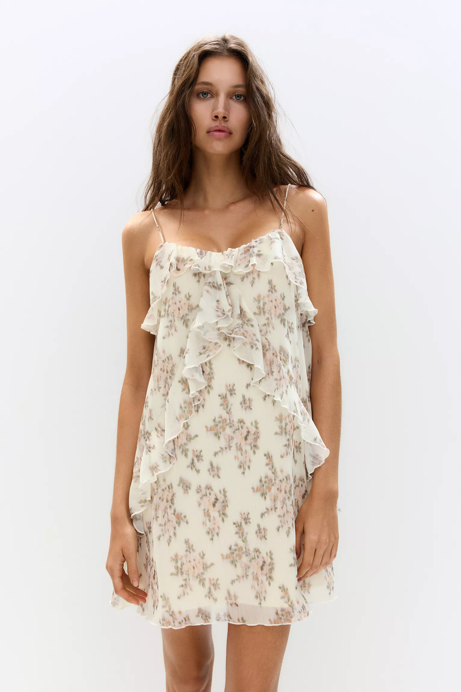 Short floral dress with ruffles